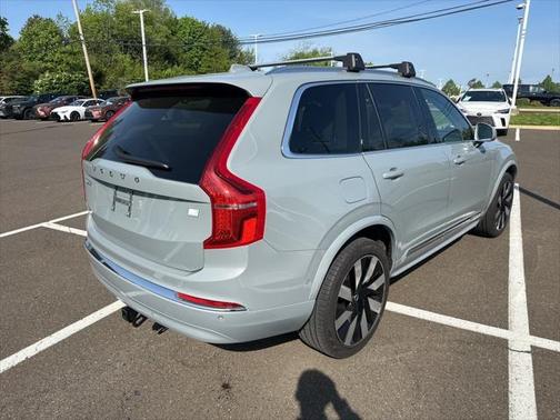 2024 Volvo XC90 Recharge Plug-In Hybrid T8 Ultimate Bright Theme 7-Seater