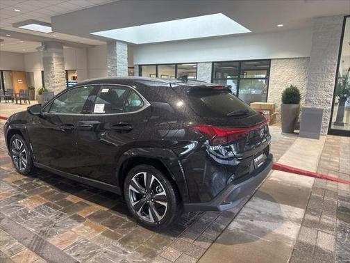 2025 Lexus UX 300h Premium