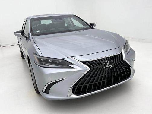2024 Lexus ES 300h Ultra Luxury