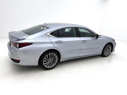 2024 Lexus ES 300h Ultra Luxury