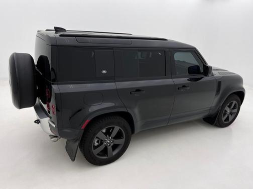 2024 Land Rover Defender 110 P500 SE