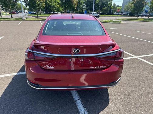2022 Lexus ES 250 Base