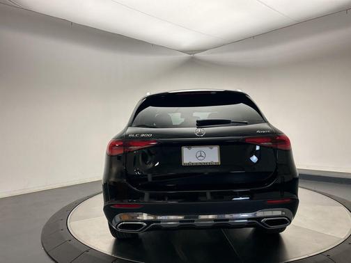 2026 Mercedes-Benz GLC 300 4MATIC