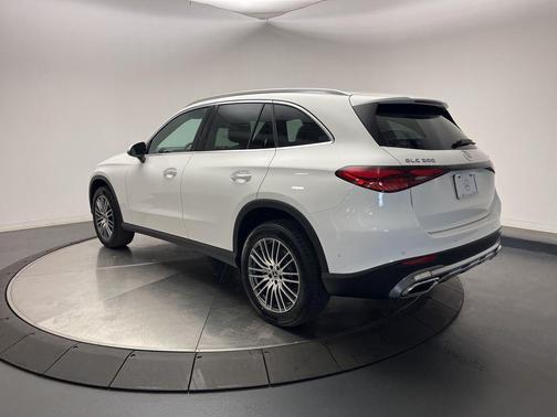 2026 Mercedes-Benz GLC 300 4MATIC