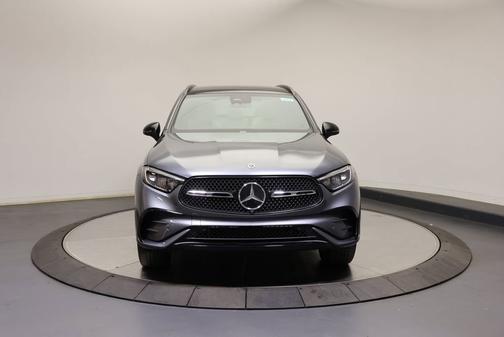 Selenite Grey Metallic 2023 Mercedes-Benz GLC 300
