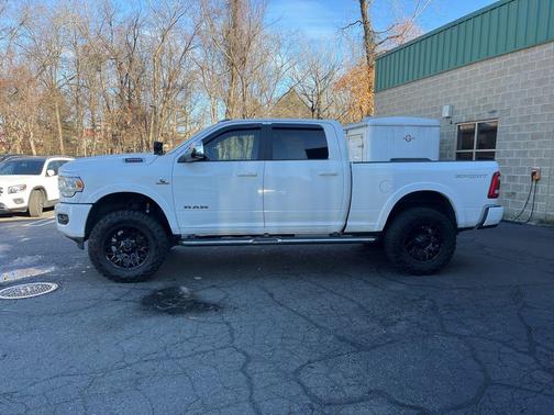 2020 RAM 3500 Laramie Crew Cab 4x4 6'4' Box