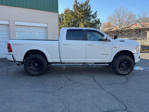 2020 RAM 3500 Laramie Crew Cab 4x4 6'4' Box