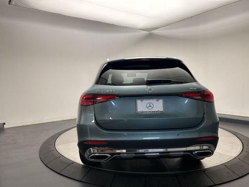 2026 Mercedes-Benz GLC 300 4MATIC