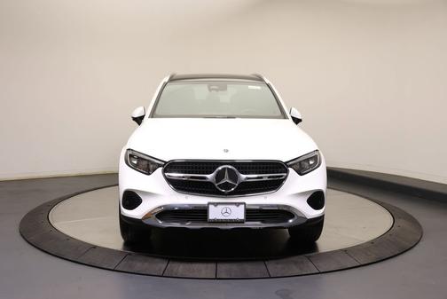 Polar White 2026 Mercedes-Benz GLC 300