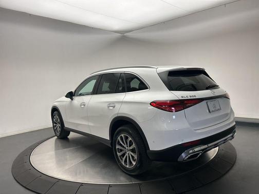 2026 Mercedes-Benz GLC 300 4MATIC