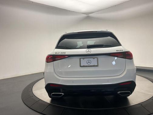 2026 Mercedes-Benz GLC 300 4MATIC