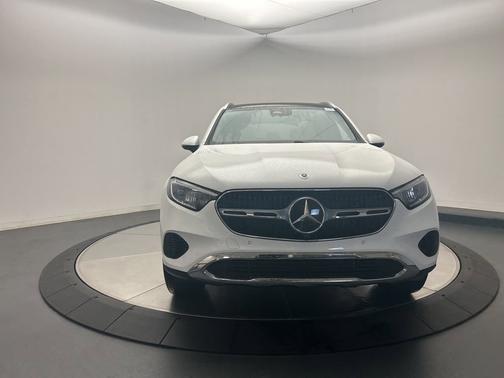 Polar White 2026 Mercedes-Benz GLC 300