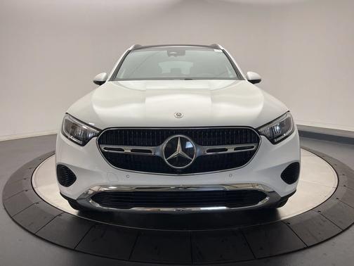 Polar White 2026 Mercedes-Benz GLC 300