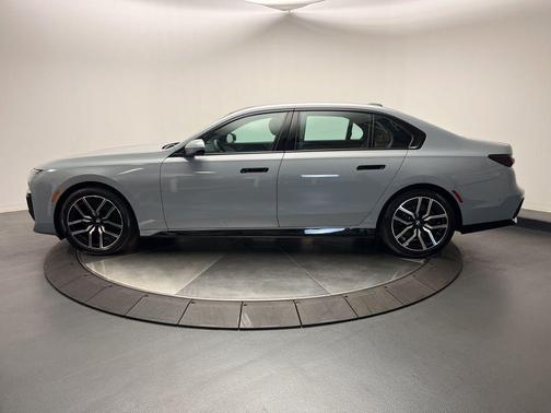 2023 BMW 740 i