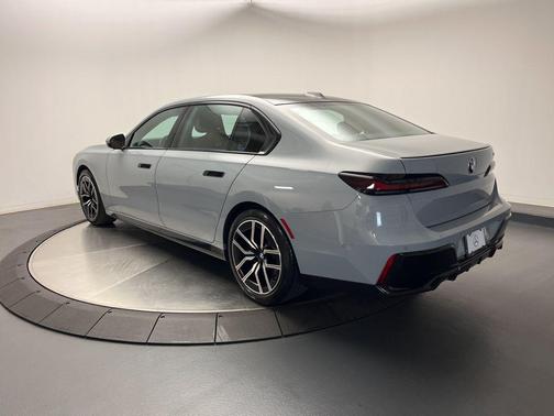 2023 BMW 740 i