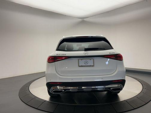 2026 Mercedes-Benz GLC 300 4MATIC