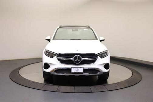 Polar White 2026 Mercedes-Benz GLC 300
