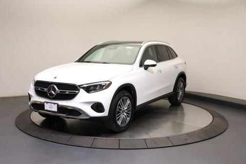 Polar White 2026 Mercedes-Benz GLC 300