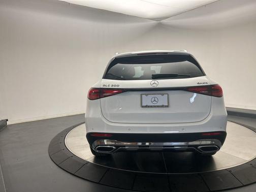 2026 Mercedes-Benz GLC 300 4MATIC