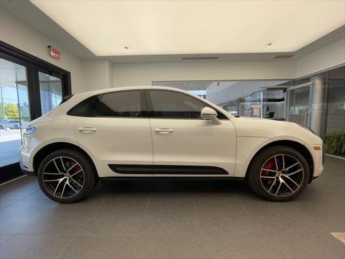 2023 Porsche Macan Base