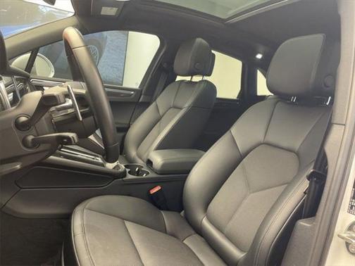 2023 Porsche Macan Base
