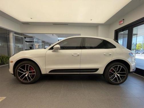 2023 Porsche Macan Base