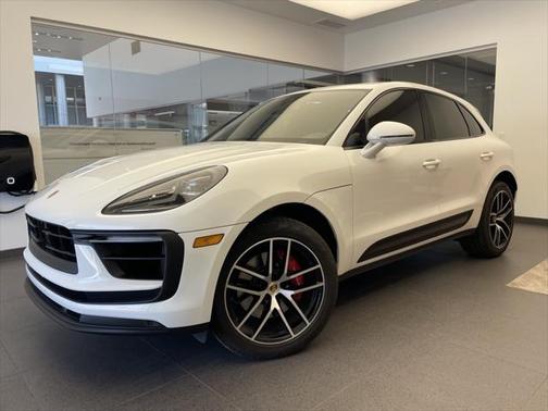 2023 Porsche Macan Base