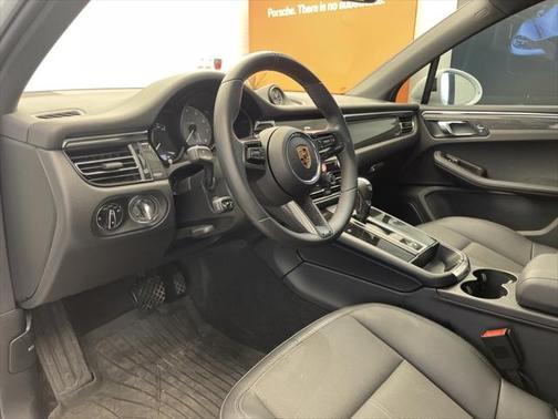 2023 Porsche Macan Base