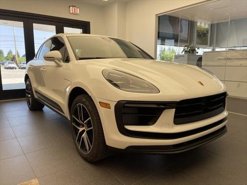 2023 Porsche Macan Base