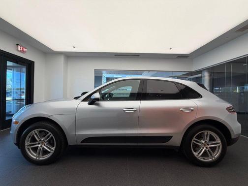Rhodium Silver Metallic 2017 Porsche Macan Macan