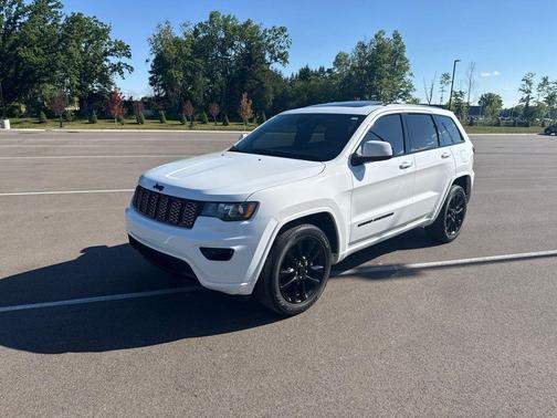 Bright White Clearcoat 2020 Jeep Grand Cherokee Altitude