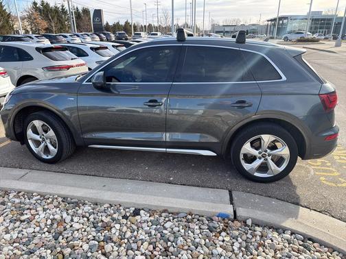2023 Audi Q5 45 S line Premium Plus