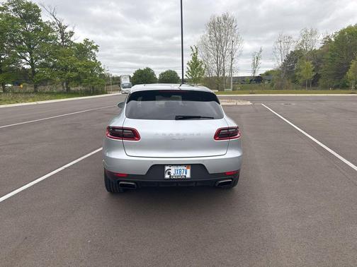 Rhodium Silver Metallic 2017 Porsche Macan Macan