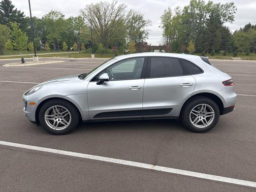 Rhodium Silver Metallic 2017 Porsche Macan Macan