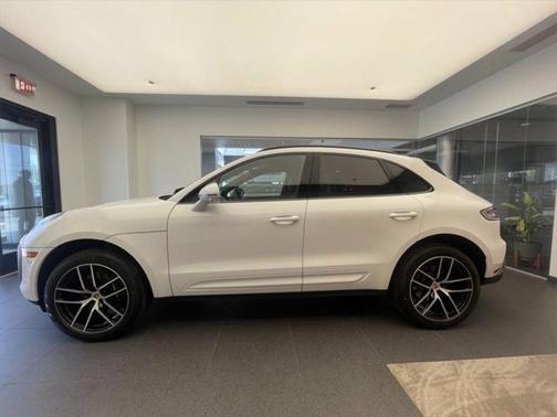 2025 Porsche Macan Base