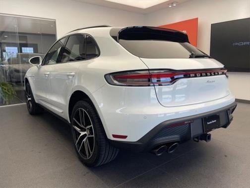 2025 Porsche Macan Base