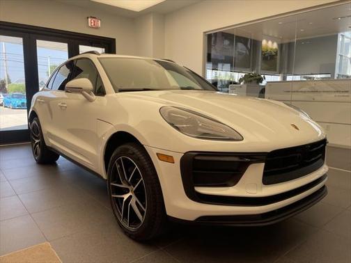 2025 Porsche Macan Base