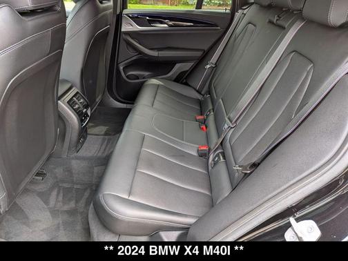 Black 2024 BMW X4 M40i