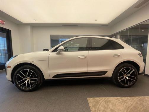 2025 Porsche Macan 