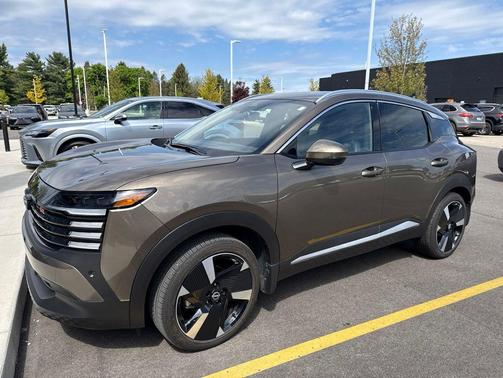 Canyon Bronze Metallic 2025 Nissan Kicks SR