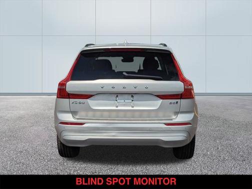 2022 Volvo XC60 B5 Momentum