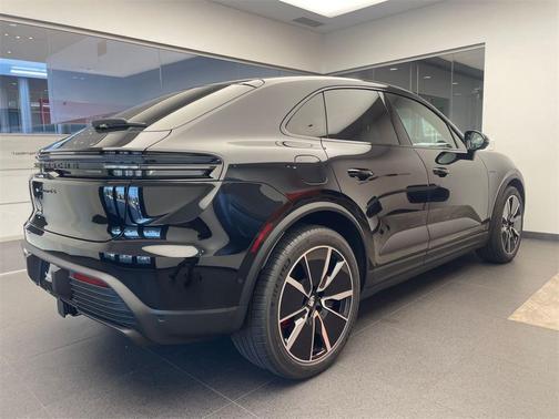 2025 Porsche Macan 4S