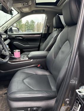 Magnetic Gray Metallic 2023 Toyota Highlander Hybrid Limited