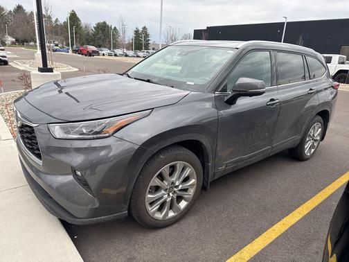 Magnetic Gray Metallic 2023 Toyota Highlander Hybrid Limited