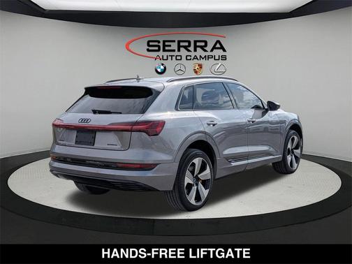 2022 Audi e-tron Premium Plus