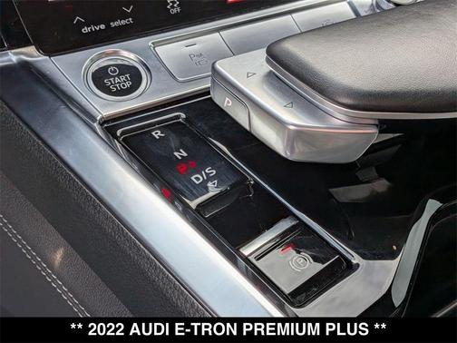 2022 Audi e-tron Premium Plus