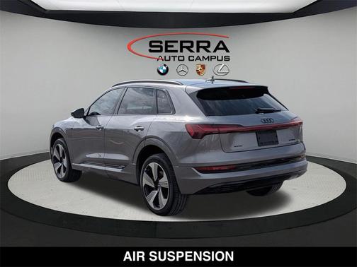 2022 Audi e-tron Premium Plus