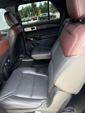 Iconic Silver Metallic 2022 Ford Explorer Platinum