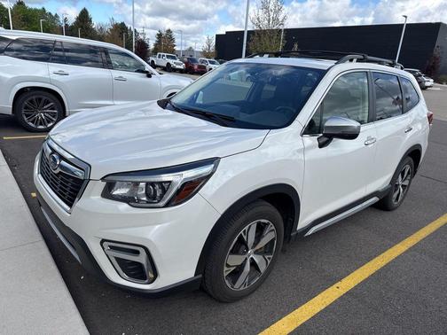Crystal White Pearl 2019 Subaru Forester Touring