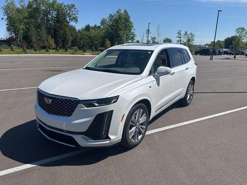 Crystal White Tricoat 2023 Cadillac XT6 Premium Luxury AWD